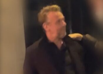 Beelden opgedoken van stomdronken Tom Waes vlak voor het zwaar auto-ongeluk