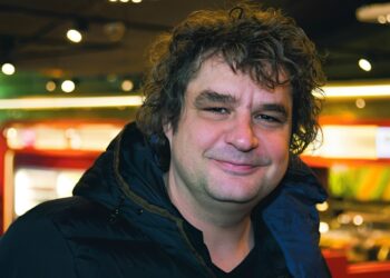 Frank Lammers straalt na 24 jaar huwelijk met ‘nieuwe’ liefde!