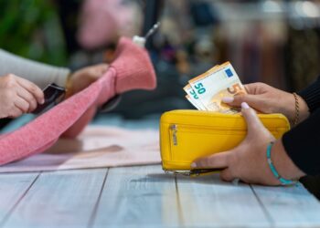 Schrikbarend: Vaste lasten in 2025 stijgen per gezin met honderden euro’s