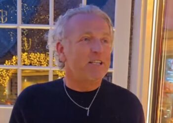 Video: Gordon pakt de microfoon weer op: “Ik ga weer zingen!”