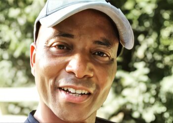 Humberto Tan is woedend en laat zich van zijn slechtste kant zien: ‘Idioot’ en ‘belachelijk’ gedrag