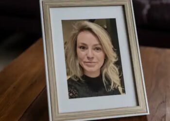 Moeder Helen (29) meldt zich ziek en gaat even liggen, maar wordt niet meer wakker