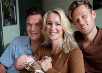 John en Hein zijn vader van Lauren: ’Tijd nodig om te schakelen toen er na de geboorte steeds om ’papa’ werd gevraagd’