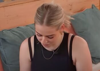 Moeder schaamt zich als ze ziet wat haar 18-jarige dochter doet bij Lang Leve de Liefde