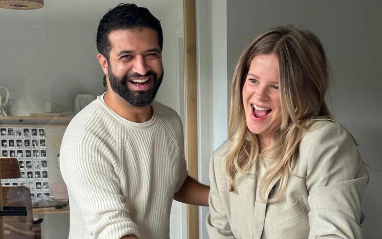 Marlou en Ferdos uit Kopen zonder Kijken delen super leuk nieuws: “Twee streepjes!”