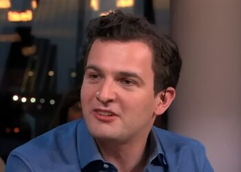 ‘Smerige chats’ van Rob Goossens met 18-jarig meisje gelekt: “Je zou maar met hem getrouwd zijn”