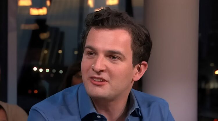 ‘Smerige chats’ van Rob Goossens met 18-jarig meisje gelekt: “Je zou maar met hem getrouwd zijn”