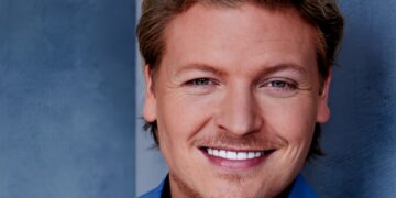 Thomas Berge heeft een nieuwe vriendin en zij is een razend populaire artiest!