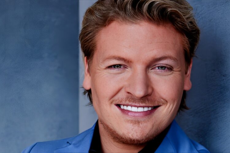 Thomas Berge heeft een nieuwe vriendin en zij is een razend populaire artiest!