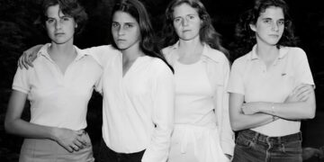 4 zussen namen 40 jaar lang dezelfde foto. Probeer niet te huilen wanneer je de laatste ziet