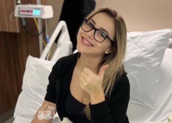 Zangeres Emma Heesters deelt update vanuit het ziekenhuis