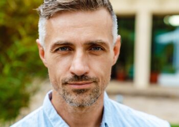 Angelo (34): ‘Geen huis kunnen kopen? Dan werk je gewoon niet hard genoeg!