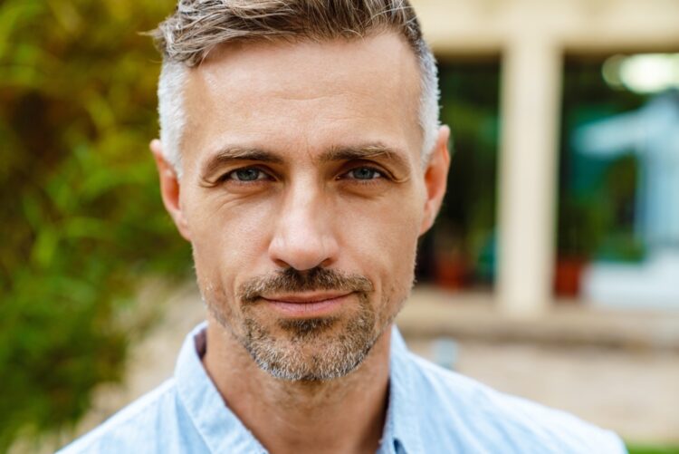 Angelo (34): ‘Geen huis kunnen kopen? Dan werk je gewoon niet hard genoeg!