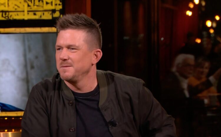 Johnny de Mol heeft lak aan de onderwijsinspectie: ‘Ik stuur een mooie brief naar school’