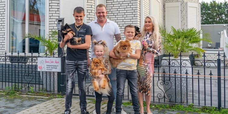 Vuurwerkongeluk ‘Bij Ons op het Kamp’ zet leven van Corrina en Toon op z’n kop: zoon Pablo zwaargewond