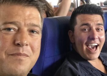 Video: Manager van Jan Smit misdraagt zich slaat minderjarige jongen en trekt hem van zijn fiets