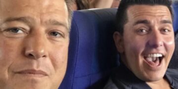 Video: Manager van Jan Smit misdraagt zich slaat minderjarige jongen en trekt hem van zijn fiets