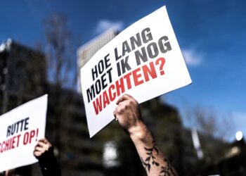 Renske Leijten onthult: ‘Waarom gedupeerden van de toeslagenaffaire blijven wachten terwijl anderen eraan verdienen’