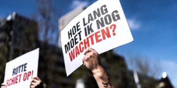 Renske Leijten onthult: ‘Waarom gedupeerden van de toeslagenaffaire blijven wachten terwijl anderen eraan verdienen’