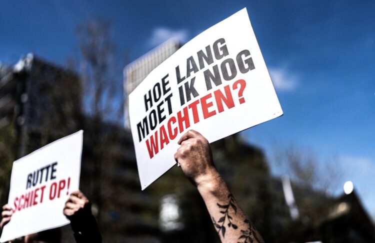 Renske Leijten onthult: ‘Waarom gedupeerden van de toeslagenaffaire blijven wachten terwijl anderen eraan verdienen’