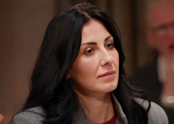 Moeder Monique reageert fel en haalt hard uit naar Antine na reünie