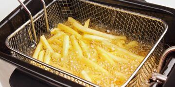 “Moeite met het schoonmaken van je frituurpan? Deze truc werkt geweldig!”
