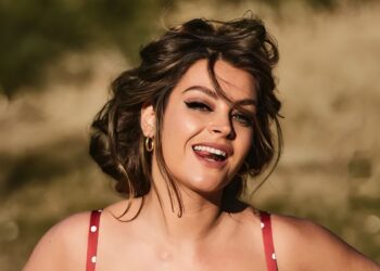 Vrijgezelle Miljuschka Witzenhausen straalt in bikini en laat zien wat ze in huis heeft