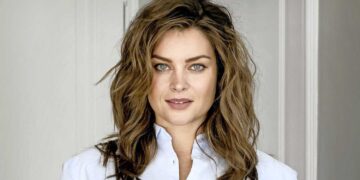 Vrijgezelle Miljuschka Witzenhausen straalt in bikini en laat zien wat ze in huis heeft