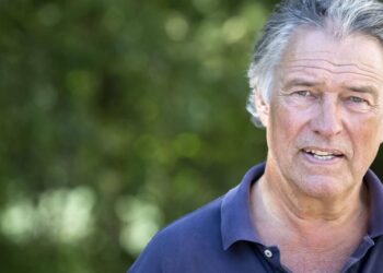 Ron Brandsteder in besloten kring gecremeerd: familie vraagt om privacy