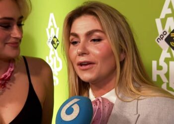 Video: Roxeanne Hazes geeft reactie op vermeende Vlaamse broer: “Ingewikkeld”