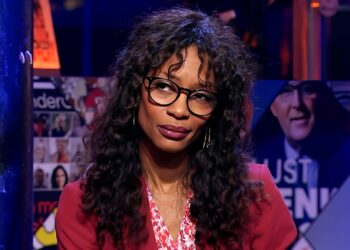 Sylvana Simons onder vuur na dit bericht op sterfdag Ron Brandsteder: “Walgelijk mens”