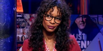 Sylvana Simons onder vuur na dit bericht op sterfdag Ron Brandsteder: “Walgelijk mens”