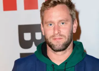 Tim den Besten breekt de stilte en maakt een schokkende bekentenis over zijn identiteitsfraude!