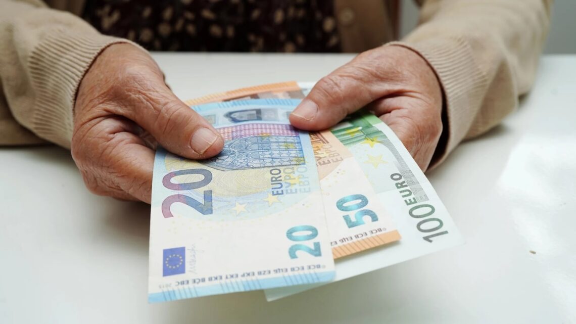 Zóveel vakantiegeld ontvangen AOW’ers extra in 2025 – Daily News