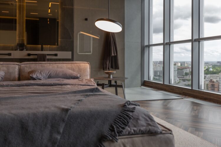 Dit is waarom je nooit in het donker moet slapen in een hotelkamer