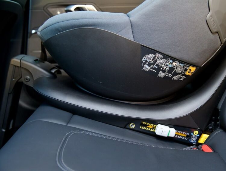 Consumentenbond waarschuwt: universele Isofix-adapters voor autostoeltjes onveilig