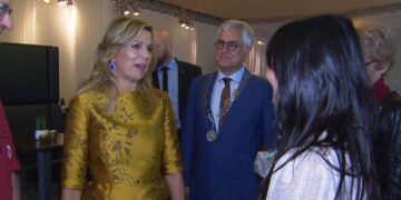 Máxima breekt het vasten mee tijdens emotionele iftar: ‘Mis ze elke dag’