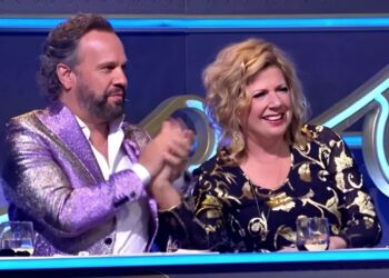 Carlo Boszhard herdenkt Loretta Schrijver met ontroerend eerbetoon: ‘Jij gaf het programma vleugels’