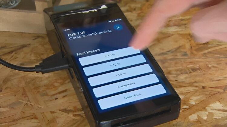 Nieuwe pinautomaten dwingen je om te kiezen hoeveel fooi je geeft