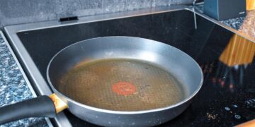 Zien jouw pannen er zo uit? Dan is het hoog tijd om ze weg te gooien