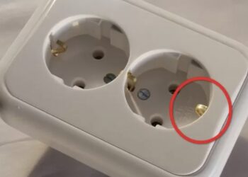 Waarvoor zijn de metalen lipjes op ronde stopcontacten.. Dit is het antwoord!