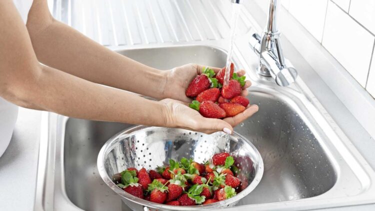 Dit wil je écht weten: ontdek waarom je nooit ongewassen fruit zou moeten eten!