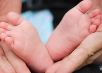 Heugelijk nieuws: Déze nieuwslezeres verwelkomt een zoontje