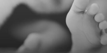 Heftige gebeurtenis in Parijs: baby geboren in hotelkamer onder schrijnende omstandigheden