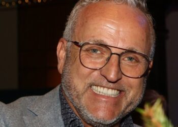 Youp van ’t Hek maakt Gordon kapot: ‘Met z’n cokehoofd!’