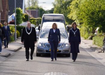 Enorme woede tijdens herdenkingstocht voor Jeffrey (10) en Emma (8)