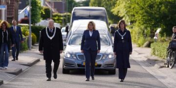 Enorme woede tijdens herdenkingstocht voor Jeffrey (10) en Emma (8)