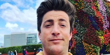 Tv-kok Hugo Kennis emotioneel en in tranen “Het spijt ons”