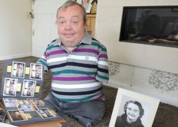 Kevin (58) heeft geen armen en benen maar moet aan het werk: “Anders verlies ik uitkering”