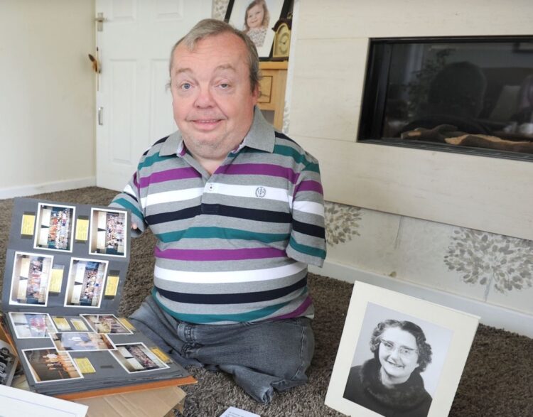 Kevin (58) heeft geen armen en benen maar moet aan het werk: “Anders verlies ik uitkering”